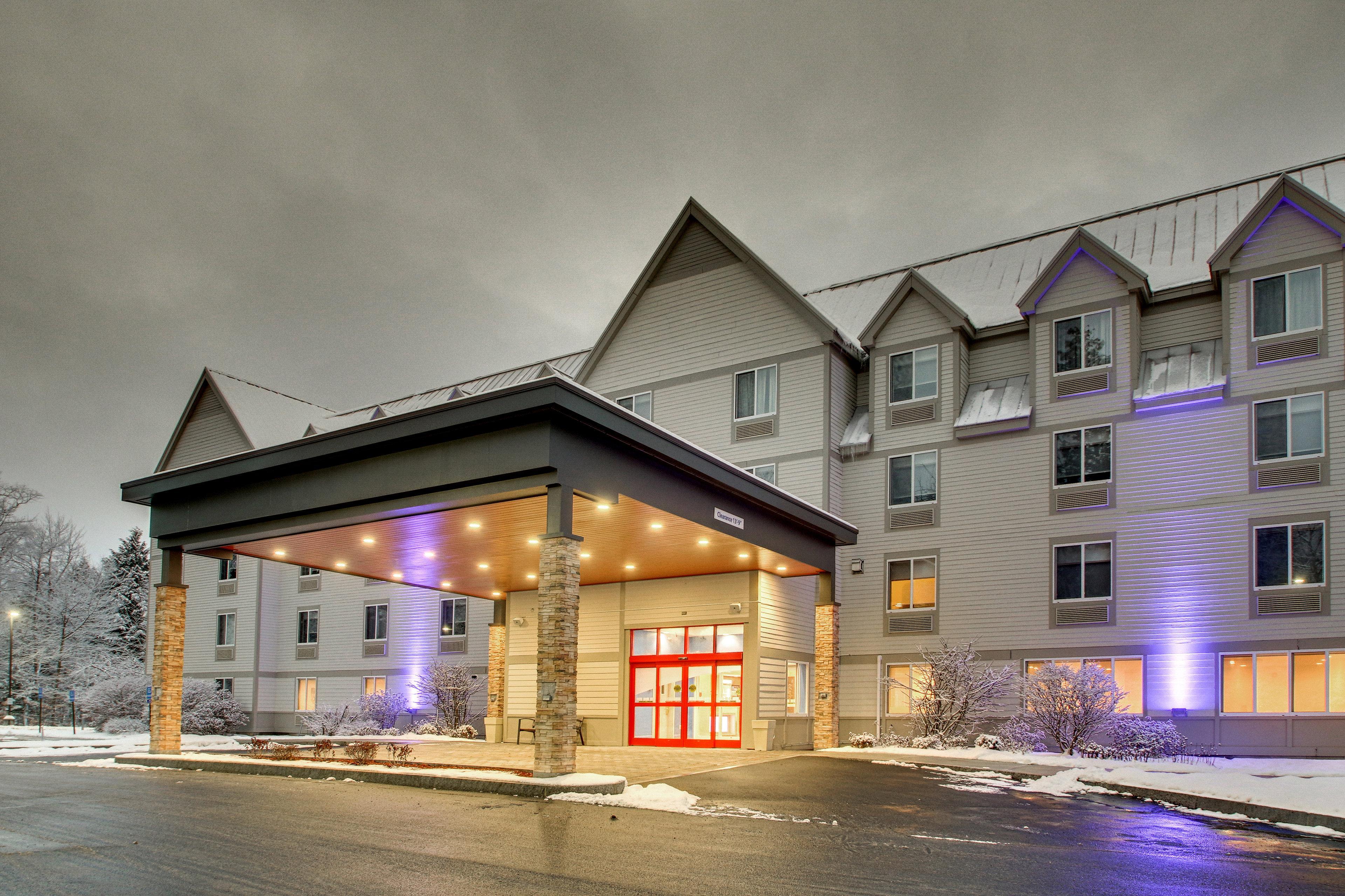 Holiday Inn Express & Suites - Lincoln East - White Mountains By Ihg Exterior foto