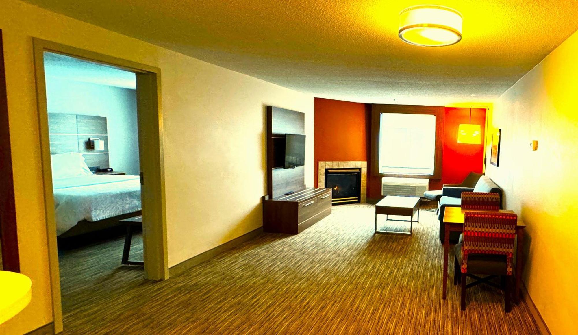 Holiday Inn Express & Suites - Lincoln East - White Mountains By Ihg Exterior foto